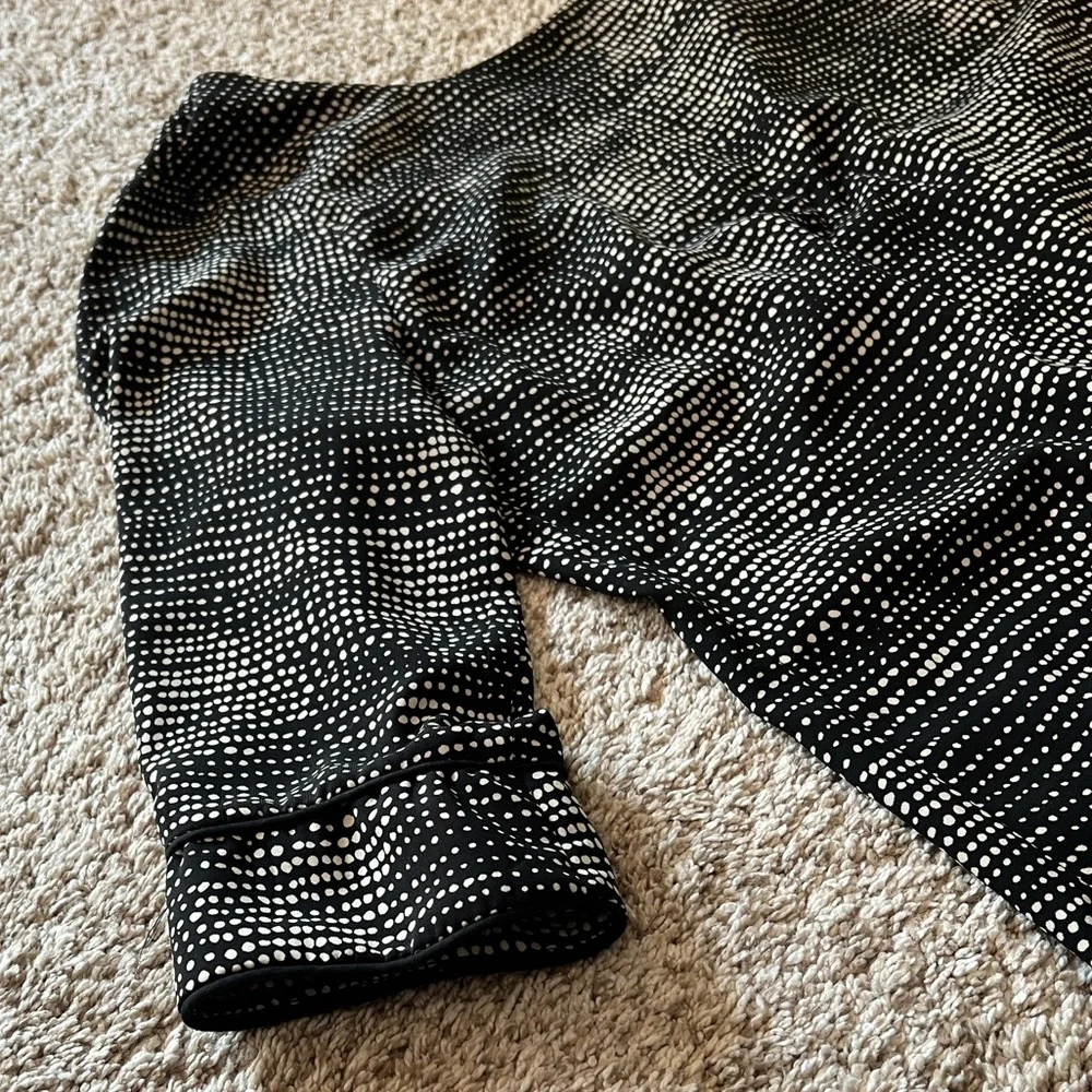 Elegant Black and White Women's Dress - Picture 7 of 9